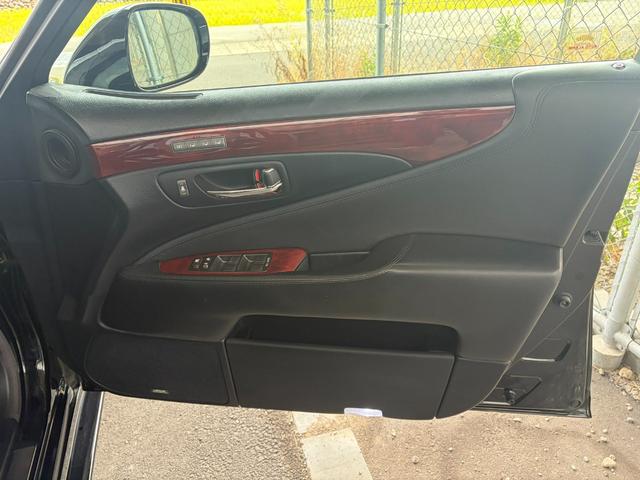 LS LS460 バージョンC 社外ヘッドライト 社外テールランプ エアロ アルミ 黒革シート(22枚目)