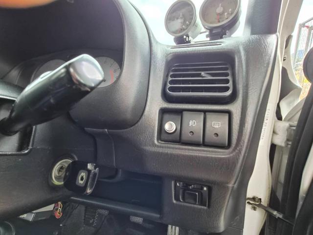 アルトワークス ＲＳ／Ｚ　ＴＥＩＮ車高調　ＨＫＳエアクリ　マフラー　ＢＬＩＴＺメーター　スズキスポーツタワーバー　社外アルミ　ステアリング（37枚目）