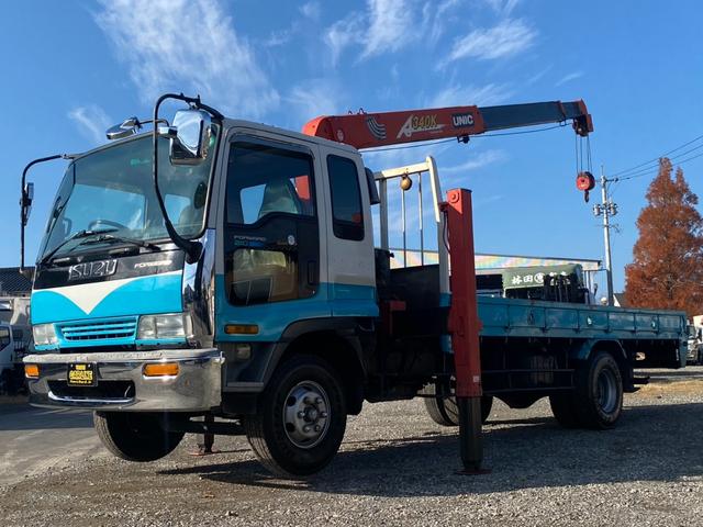 フォワード 　回送車　ユニック３段クレーン　メッキパーツ　ベッド付　２６５０ｋｇ積載（2枚目）