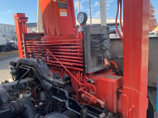 フォワード 　回送車　ユニック３段クレーン　メッキパーツ　ベッド付　２６５０ｋｇ積載（7枚目）