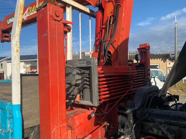 フォワード 　回送車　ユニック３段クレーン　メッキパーツ　ベッド付　２６５０ｋｇ積載（12枚目）