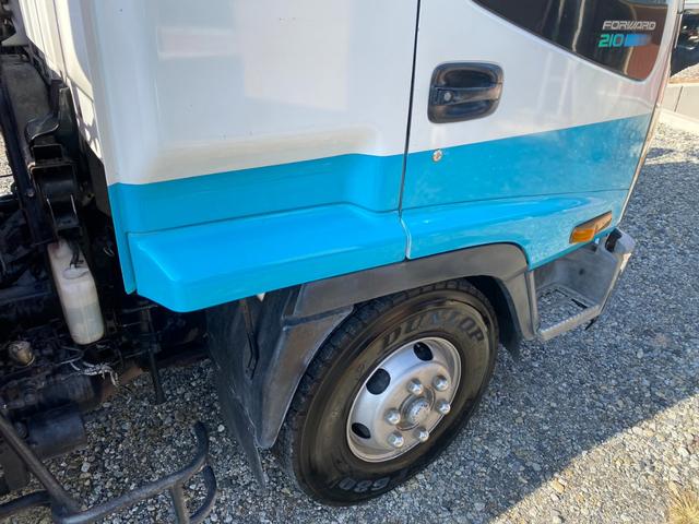 フォワード 　回送車　ユニック３段クレーン　メッキパーツ　ベッド付　２６５０ｋｇ積載（32枚目）