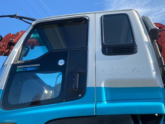 フォワード 　回送車　ユニック３段クレーン　メッキパーツ　ベッド付　２６５０ｋｇ積載（35枚目）