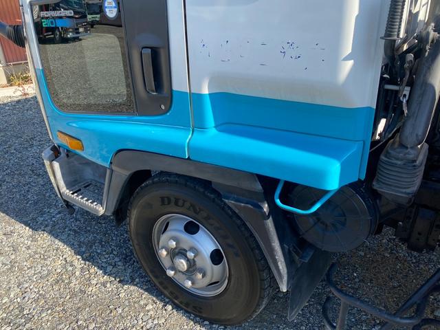 フォワード 　回送車　ユニック３段クレーン　メッキパーツ　ベッド付　２６５０ｋｇ積載（36枚目）