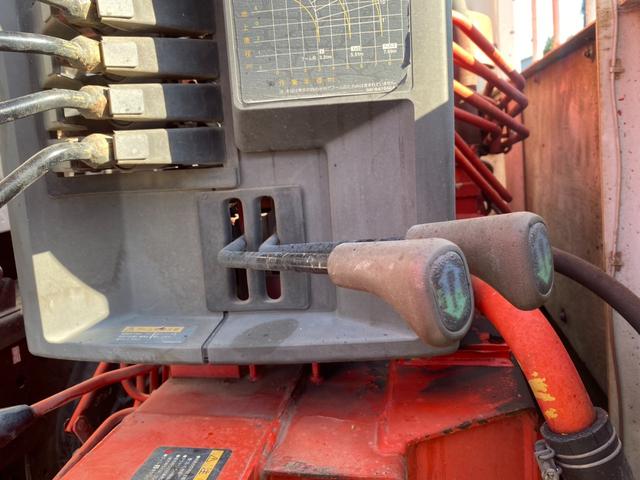 フォワード 　回送車　ユニック３段クレーン　メッキパーツ　ベッド付　２６５０ｋｇ積載（38枚目）