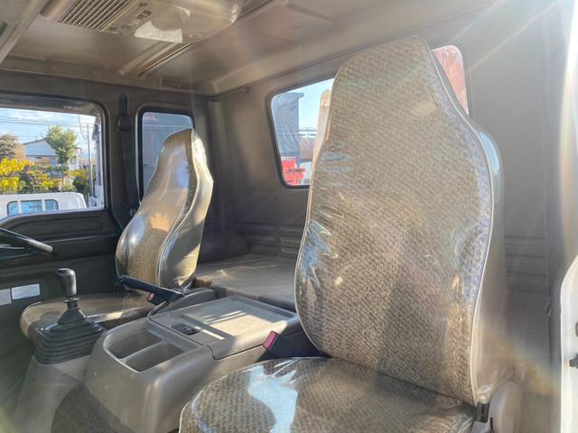 フォワード 　回送車　ユニック３段クレーン　メッキパーツ　ベッド付　２６５０ｋｇ積載（61枚目）