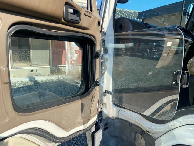 フォワード 　回送車　ユニック３段クレーン　メッキパーツ　ベッド付　２６５０ｋｇ積載（62枚目）