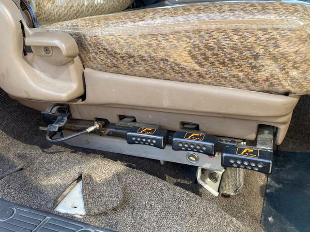 フォワード 　回送車　ユニック３段クレーン　メッキパーツ　ベッド付　２６５０ｋｇ積載（65枚目）