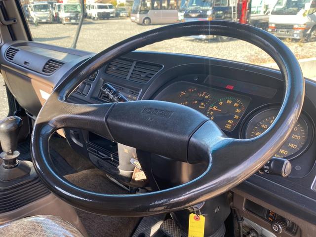 フォワード 　回送車　ユニック３段クレーン　メッキパーツ　ベッド付　２６５０ｋｇ積載（67枚目）