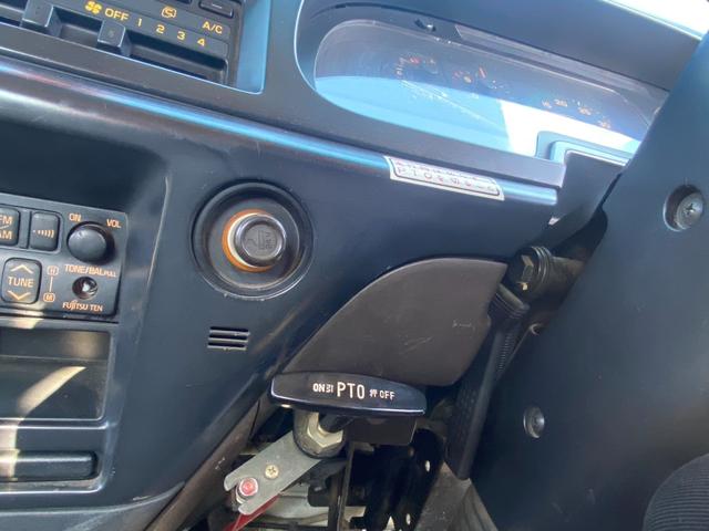 フォワード 　回送車　ユニック３段クレーン　メッキパーツ　ベッド付　２６５０ｋｇ積載（69枚目）