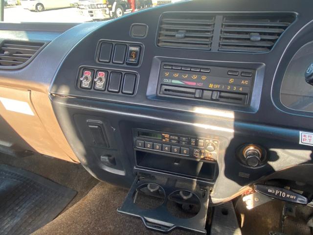 フォワード 　回送車　ユニック３段クレーン　メッキパーツ　ベッド付　２６５０ｋｇ積載（70枚目）