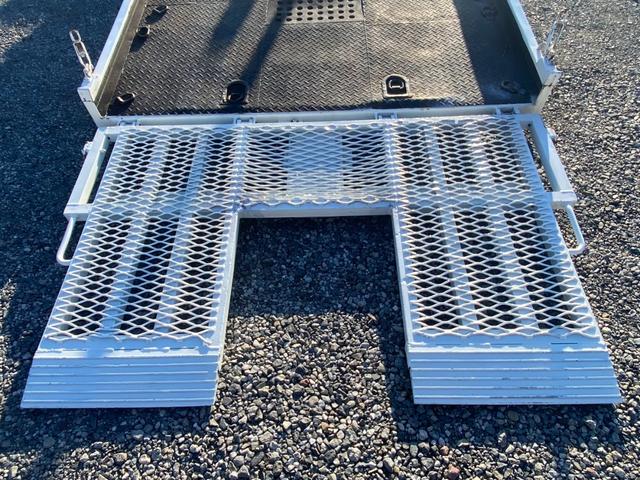 エルフトラック 　５．２ディーゼルターボ　ワイド超ロング高床　カスタムキャビン　ユニック製積載車　ウィンチ（5枚目）