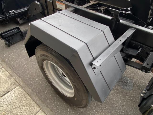 キャンター 超ロング　極東開発製フラトップ　メッキパーツ　ラジコン　ウィンチ　スマートキー　ワンオーナー車　タービン交換　社外ナビ　ＬＥＤヘッドライト（42枚目）