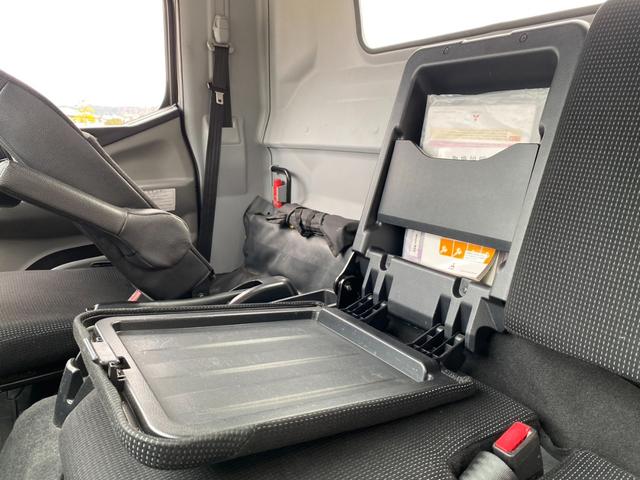 キャンター 超ロング　極東開発製フラトップ　メッキパーツ　ラジコン　ウィンチ　スマートキー　ワンオーナー車　タービン交換　社外ナビ　ＬＥＤヘッドライト（67枚目）