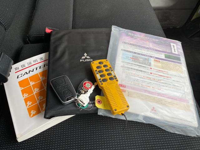 キャンター 超ロング　極東開発製フラトップ　メッキパーツ　ラジコン　ウィンチ　スマートキー　ワンオーナー車　タービン交換　社外ナビ　ＬＥＤヘッドライト（68枚目）