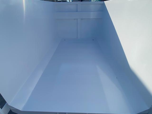 デュトロ ロング全低床　新明和製アームロール　ツインホイスト　新品コンテナ箱　メッキパーツ　ホイールカバー　外装仕上済　総重量５ｔ未満対応（3枚目）