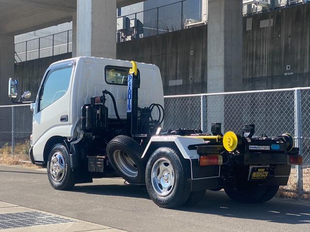 デュトロ ロング全低床　新明和製アームロール　ツインホイスト　新品コンテナ箱　メッキパーツ　ホイールカバー　外装仕上済　総重量５ｔ未満対応（8枚目）