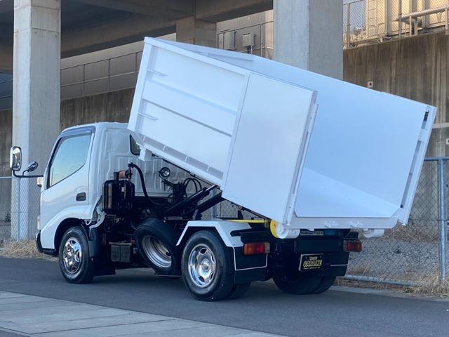 デュトロ ロング全低床　新明和製アームロール　ツインホイスト　新品コンテナ箱　メッキパーツ　ホイールカバー　外装仕上済　総重量５ｔ未満対応（19枚目）