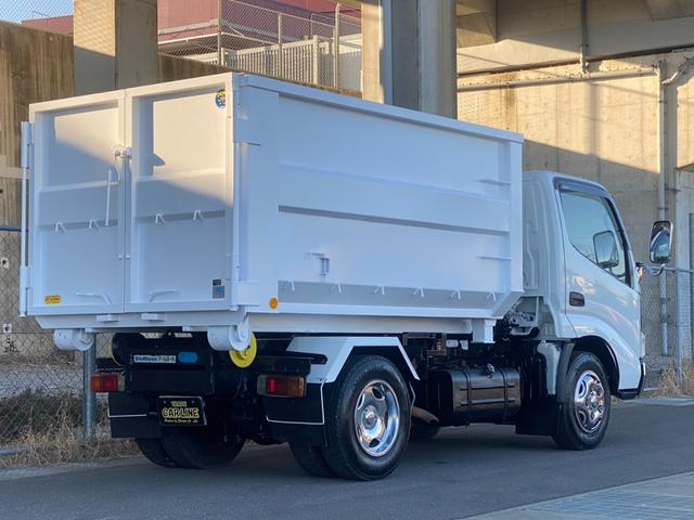 デュトロ ロング全低床　新明和製アームロール　ツインホイスト　新品コンテナ箱　メッキパーツ　ホイールカバー　外装仕上済　総重量５ｔ未満対応（24枚目）