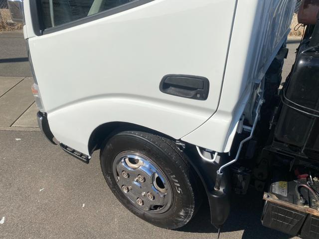 デュトロ ロング全低床　新明和製アームロール　ツインホイスト　新品コンテナ箱　メッキパーツ　ホイールカバー　外装仕上済　総重量５ｔ未満対応（35枚目）