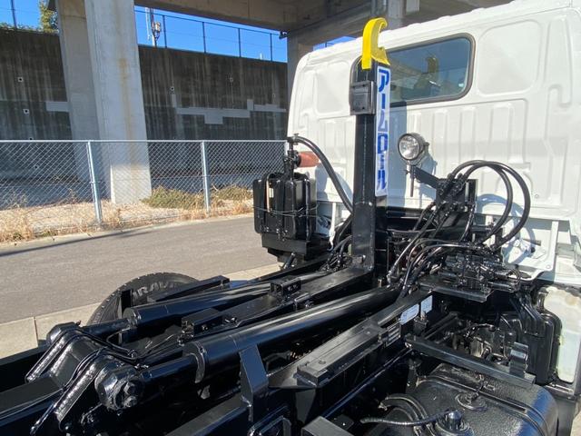 デュトロ ロング全低床　新明和製アームロール　ツインホイスト　新品コンテナ箱　メッキパーツ　ホイールカバー　外装仕上済　総重量５ｔ未満対応（42枚目）