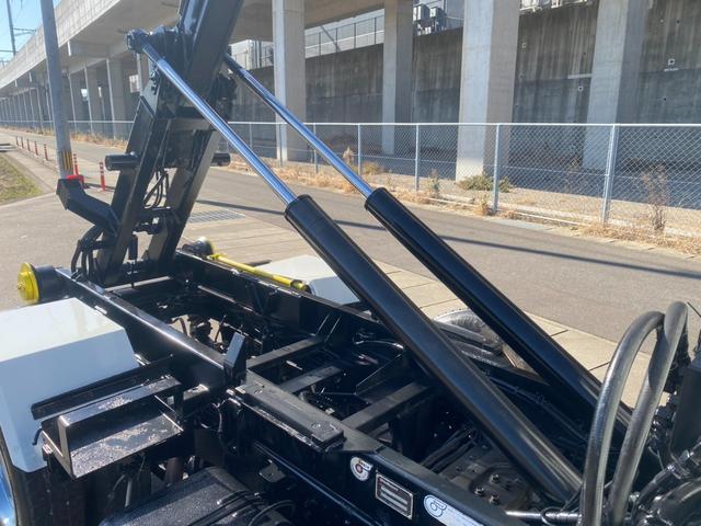 デュトロ ロング全低床　新明和製アームロール　ツインホイスト　新品コンテナ箱　メッキパーツ　ホイールカバー　外装仕上済　総重量５ｔ未満対応（46枚目）