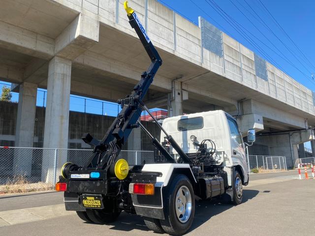 デュトロ ロング全低床　新明和製アームロール　ツインホイスト　新品コンテナ箱　メッキパーツ　ホイールカバー　外装仕上済　総重量５ｔ未満対応（48枚目）