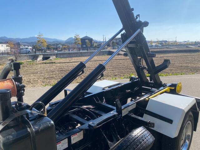 デュトロ ロング全低床　新明和製アームロール　ツインホイスト　新品コンテナ箱　メッキパーツ　ホイールカバー　外装仕上済　総重量５ｔ未満対応（49枚目）