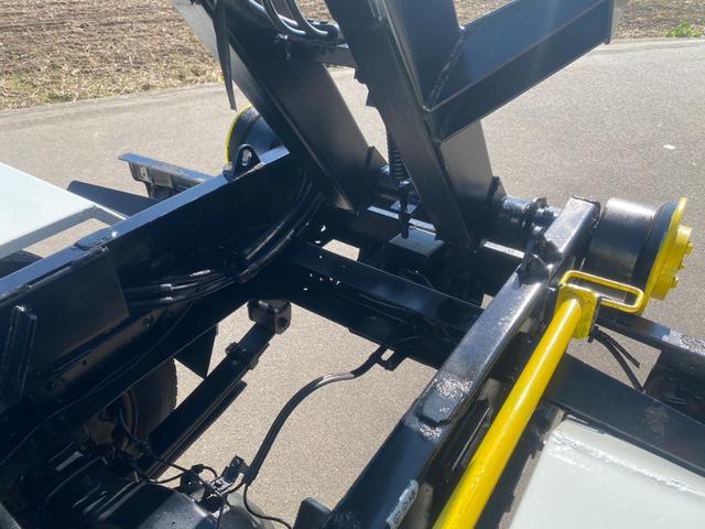 デュトロ ロング全低床　新明和製アームロール　ツインホイスト　新品コンテナ箱　メッキパーツ　ホイールカバー　外装仕上済　総重量５ｔ未満対応（51枚目）