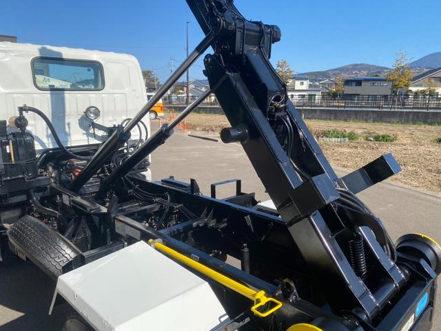 デュトロ ロング全低床　新明和製アームロール　ツインホイスト　新品コンテナ箱　メッキパーツ　ホイールカバー　外装仕上済　総重量５ｔ未満対応（52枚目）