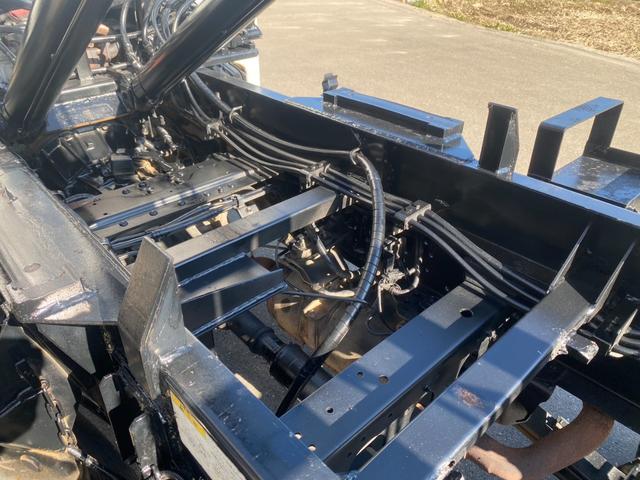 デュトロ ロング全低床　新明和製アームロール　ツインホイスト　新品コンテナ箱　メッキパーツ　ホイールカバー　外装仕上済　総重量５ｔ未満対応（53枚目）