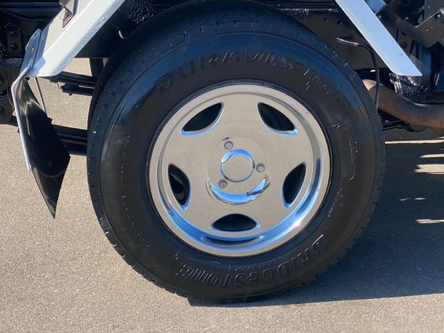 デュトロ ロング全低床　新明和製アームロール　ツインホイスト　新品コンテナ箱　メッキパーツ　ホイールカバー　外装仕上済　総重量５ｔ未満対応（55枚目）