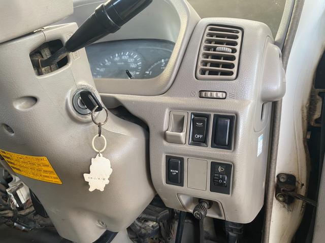 デュトロ ロング全低床　新明和製アームロール　ツインホイスト　新品コンテナ箱　メッキパーツ　ホイールカバー　外装仕上済　総重量５ｔ未満対応（59枚目）