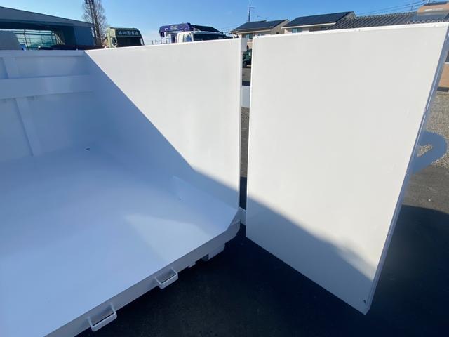 デュトロ ロング全低床　新明和製アームロール　ツインホイスト　新品コンテナ箱　メッキパーツ　ホイールカバー　外装仕上済　総重量５ｔ未満対応（77枚目）