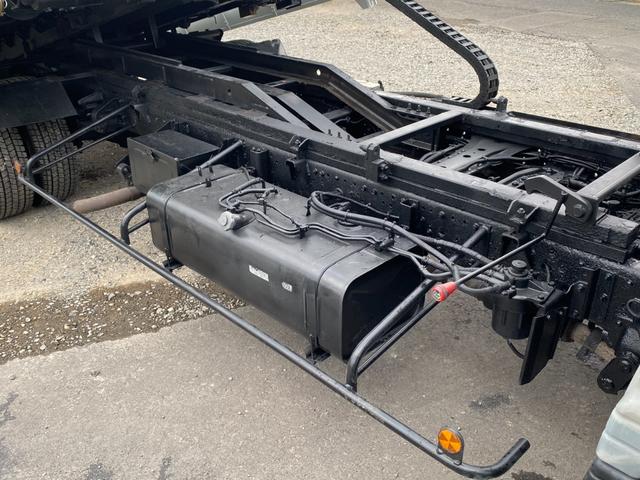 キャンター ワイドキャブロング高床　あおり開閉　３０００ｋｇ積載　ウィンチ　ラジコン　メッキパーツ　マフラー煤焼き装置（ＤＰＦ）無し（18枚目）