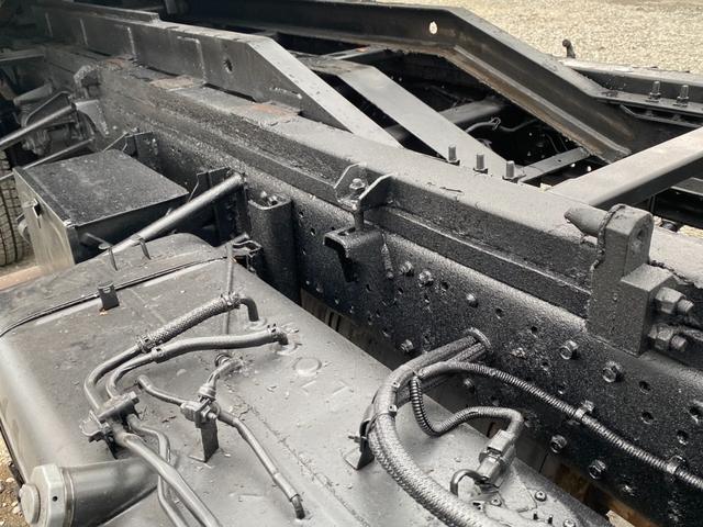 キャンター ワイドキャブロング高床　あおり開閉　３０００ｋｇ積載　ウィンチ　ラジコン　メッキパーツ　マフラー煤焼き装置（ＤＰＦ）無し（22枚目）