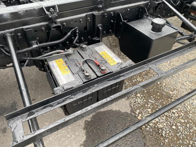 キャンター ワイドキャブロング高床　あおり開閉　３０００ｋｇ積載　ウィンチ　ラジコン　メッキパーツ　マフラー煤焼き装置（ＤＰＦ）無し（28枚目）