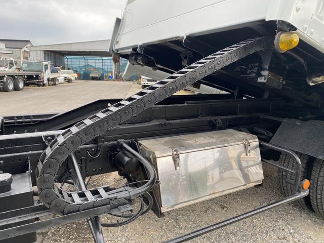 キャンター ワイドキャブロング高床　あおり開閉　３０００ｋｇ積載　ウィンチ　ラジコン　メッキパーツ　マフラー煤焼き装置（ＤＰＦ）無し（30枚目）