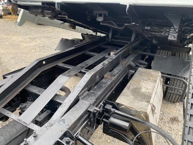 キャンター ワイドキャブロング高床　あおり開閉　３０００ｋｇ積載　ウィンチ　ラジコン　メッキパーツ　マフラー煤焼き装置（ＤＰＦ）無し（32枚目）