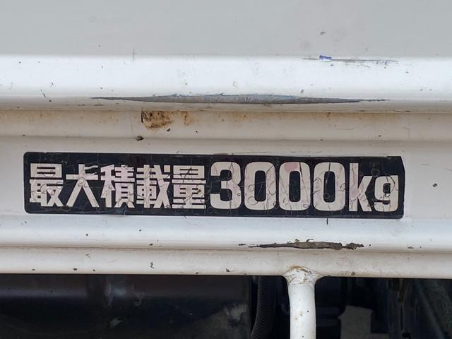 デュトロ 　ユニック３段クレーン　ラジコン　メッキパーツ　鉄板張　社外ナビ　バックカメラ（42枚目）