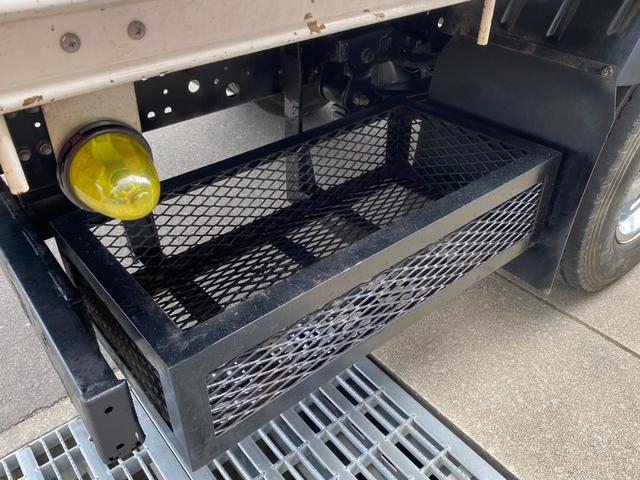 デュトロ 　ユニック３段クレーン　ラジコン　メッキパーツ　鉄板張　社外ナビ　バックカメラ（44枚目）