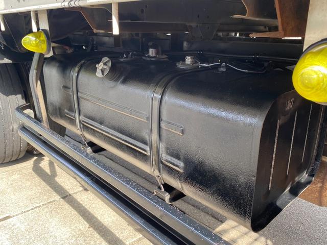 デュトロ 　ユニック３段クレーン　ラジコン　メッキパーツ　鉄板張　社外ナビ　バックカメラ（48枚目）