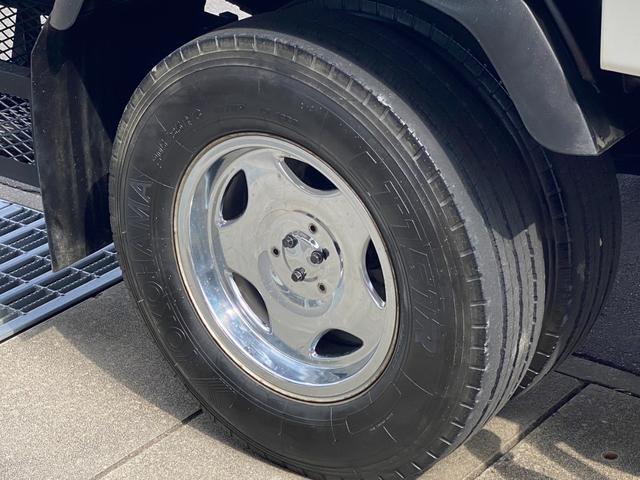 デュトロ 　ユニック３段クレーン　ラジコン　メッキパーツ　鉄板張　社外ナビ　バックカメラ（52枚目）