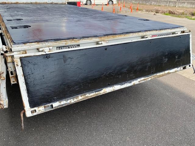 デュトロ 　ユニック３段クレーン　ラジコン　メッキパーツ　鉄板張　社外ナビ　バックカメラ（56枚目）