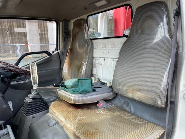 デュトロ 　ユニック３段クレーン　ラジコン　メッキパーツ　鉄板張　社外ナビ　バックカメラ（63枚目）