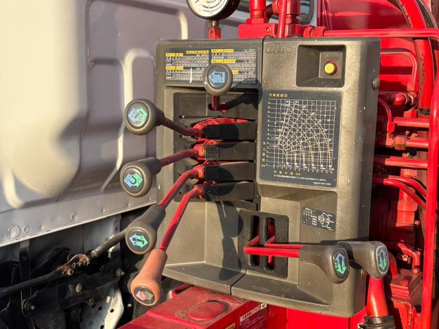 エルフトラック 　ユニック６段クレーン　差し違い　ラジコン　リアジャッキ（40枚目）