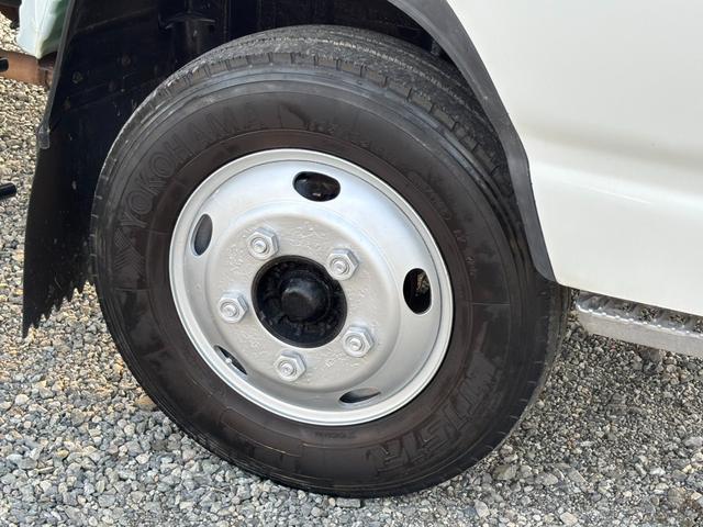 エルフトラック 　ユニック６段クレーン　差し違い　ラジコン　リアジャッキ（42枚目）