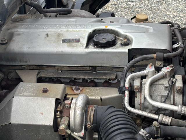 キャンターガッツ ロング全低床ＤＸ　４ＷＤ　３．０ディーゼルターボ　１０尺平ボディ　オートマ　メッキパーツ　外装仕上げ済み　ＥＴＣ（6枚目）