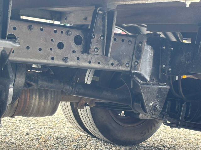 キャンターガッツ ロング全低床ＤＸ　４ＷＤ　３．０ディーゼルターボ　１０尺平ボディ　オートマ　メッキパーツ　外装仕上げ済み　ＥＴＣ（32枚目）