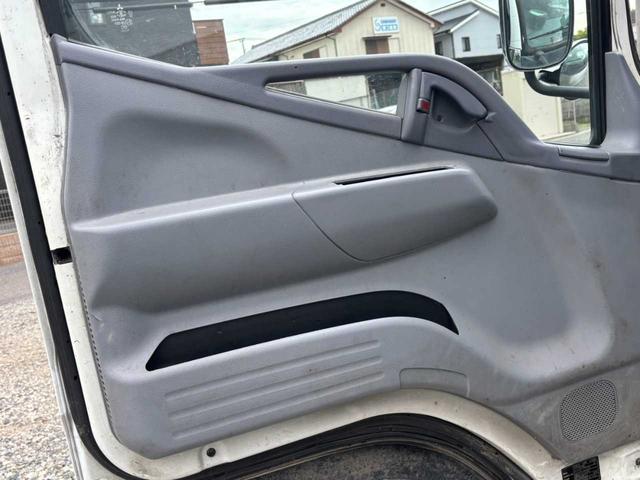 キャンターガッツ ロング全低床ＤＸ　４ＷＤ　３．０ディーゼルターボ　１０尺平ボディ　オートマ　メッキパーツ　外装仕上げ済み　ＥＴＣ（53枚目）